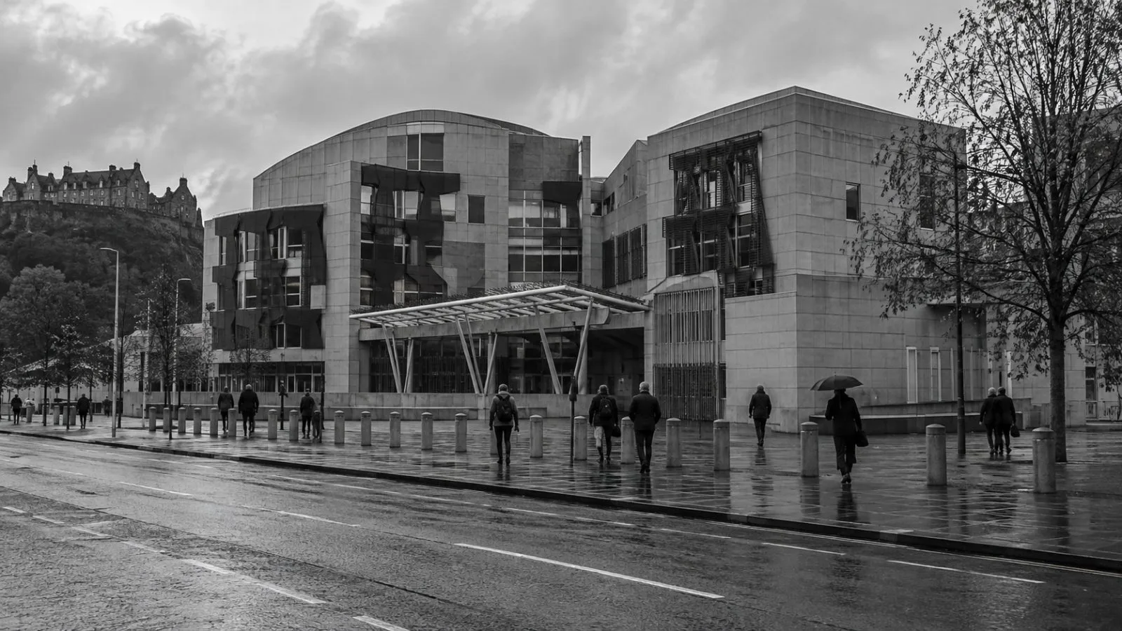 Pedestrians pass St Andrew's House, home to the Scottish Government, in Edinburgh. (AI-generated image / EconoTimes)