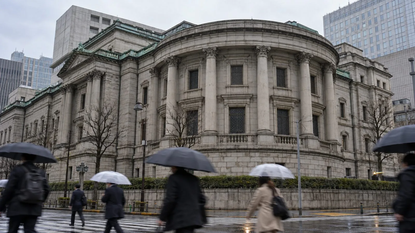 Pedestrians pass the Bank of Japan headquarters in Tokyo’s Nihonbashi district. (AI-generated image / EconoTimes)