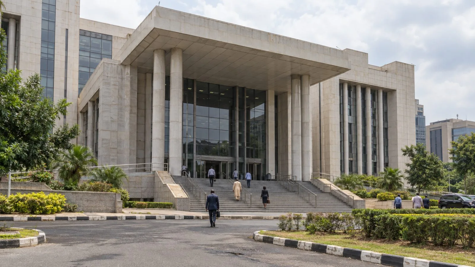 The Federal High Court building stands in Abuja, Nigeria, in soft midday light. (AI-generated image / EconoTimes)