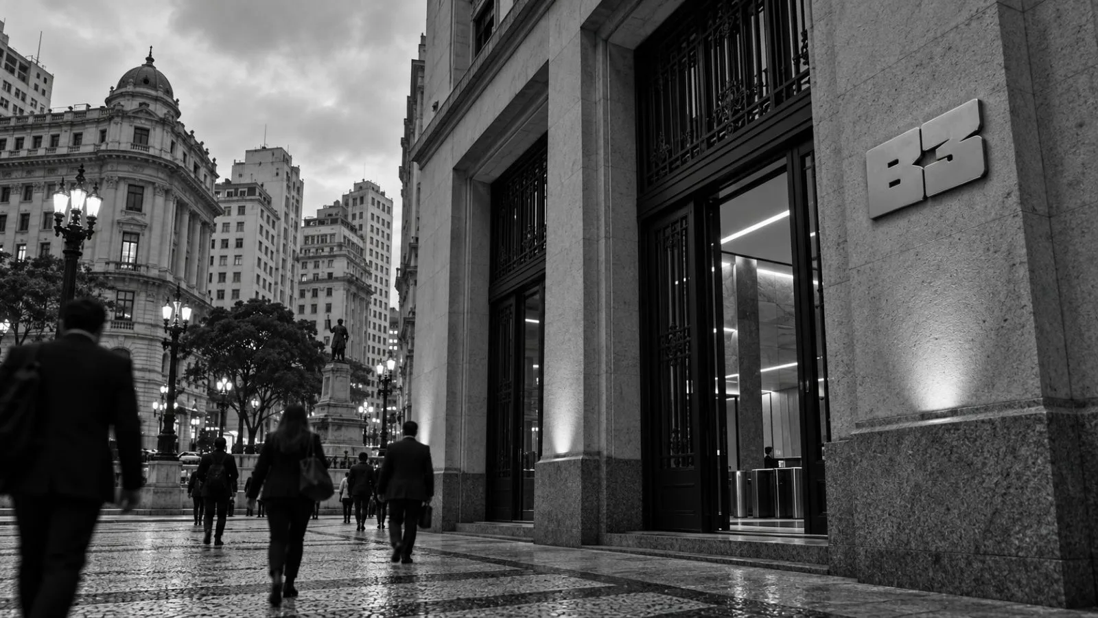 Pedestrians pass the stock exchange building in São Paulo on an overcast afternoon. / EconoTimes.ai