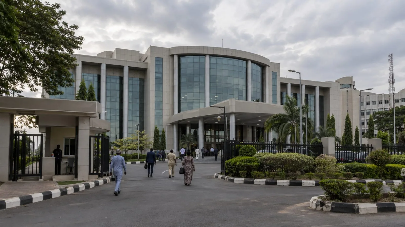 People approach Nigeria's election commission headquarters in Abuja under overcast skies. (AI-generated image / EconoTimes)