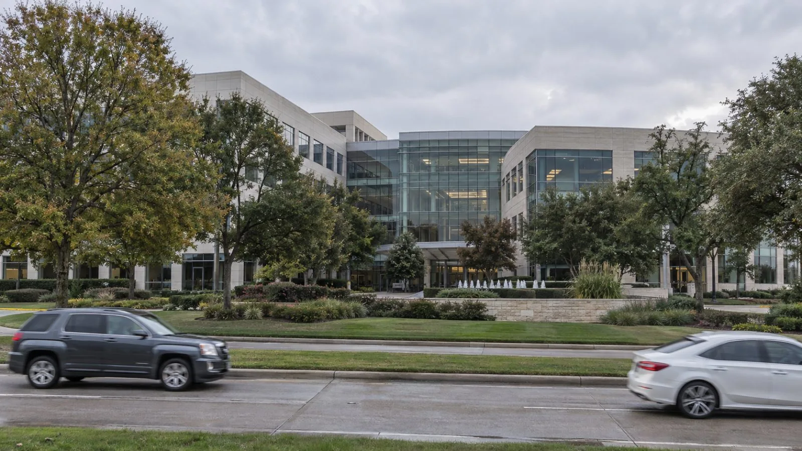 Kimberly-Clark's headquarters stands along Phelps Drive in Irving, Texas / EconoTimes.ai