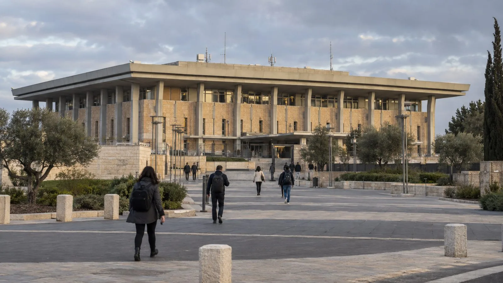 Pedestrians walk outside the Knesset in Jerusalem ahead of Israel’s election. (AI-generated image / EconoTimes)