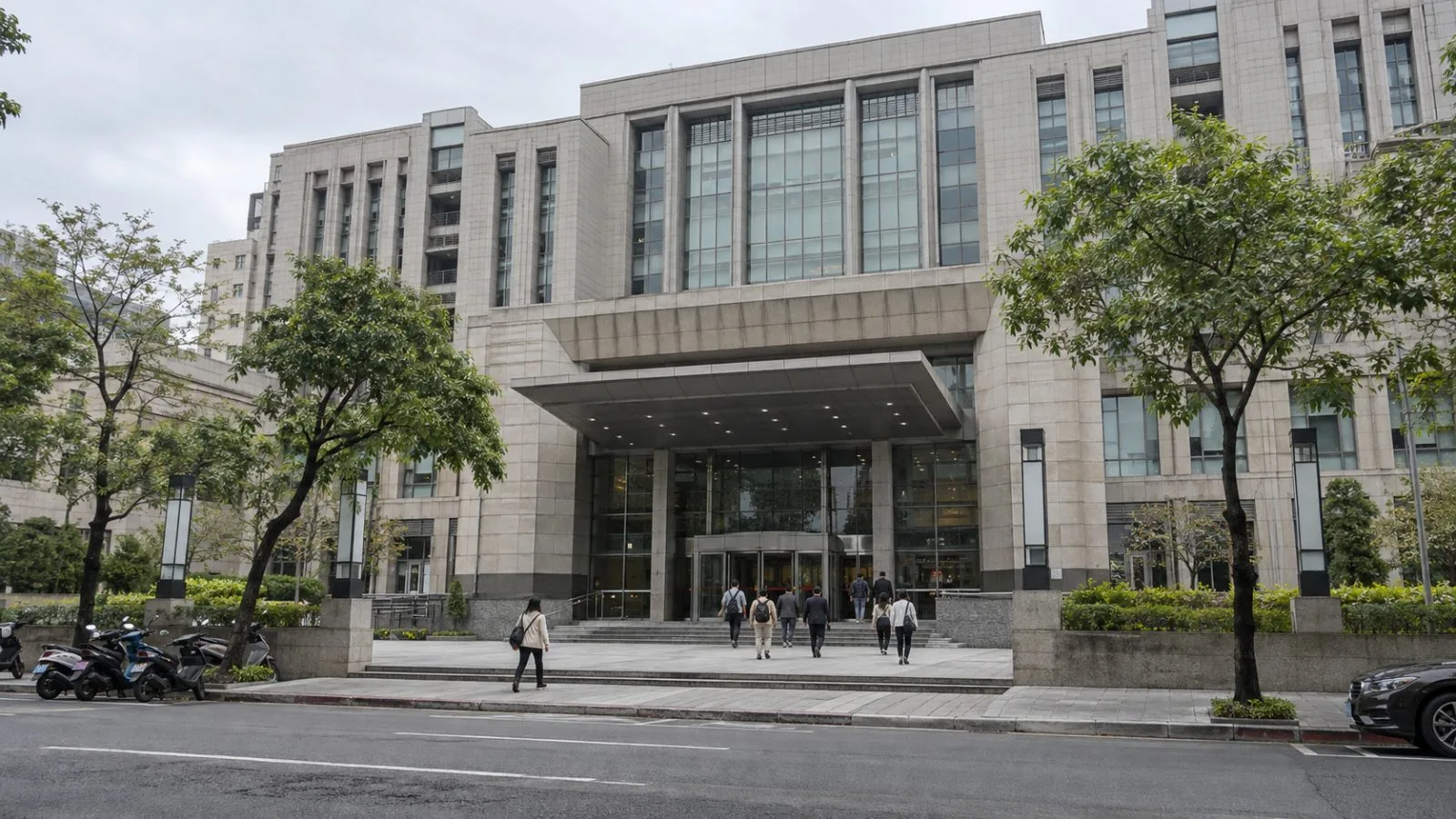 Anonymous pedestrians enter the Ministry of the Interior headquarters in Taipei, Taiwan. (AI-generated image / EconoTimes)