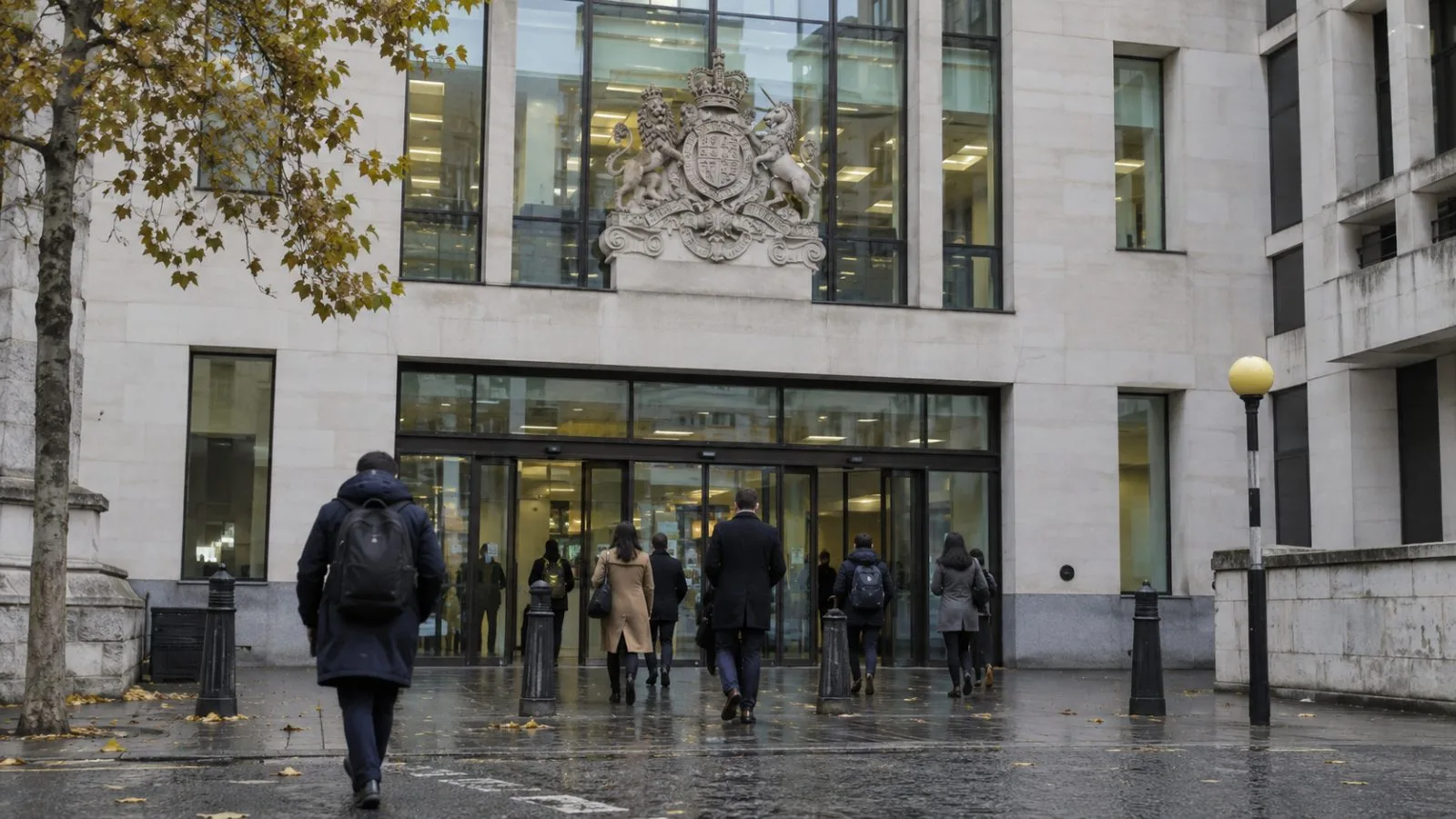 People approach Westminster Magistrates’ Court in London on a cloudy autumn morning (AI-generated image / EconoTimes)