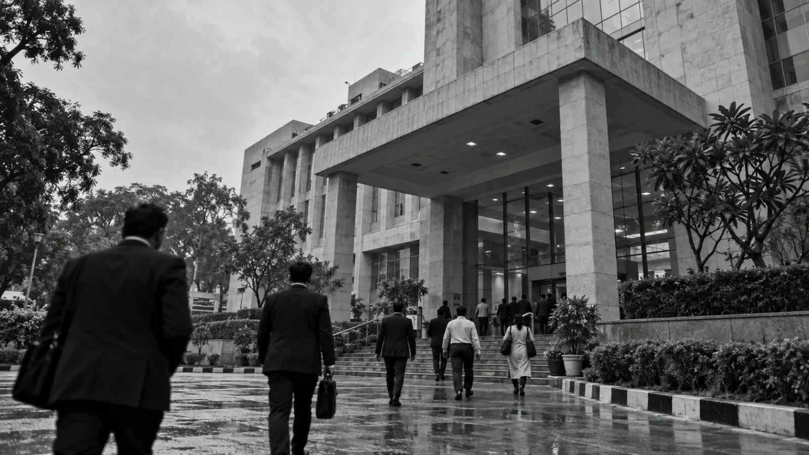 Visitors walk toward the National Company Law Appellate Tribunal in New Delhi, India (AI-generated image / EconoTimes)