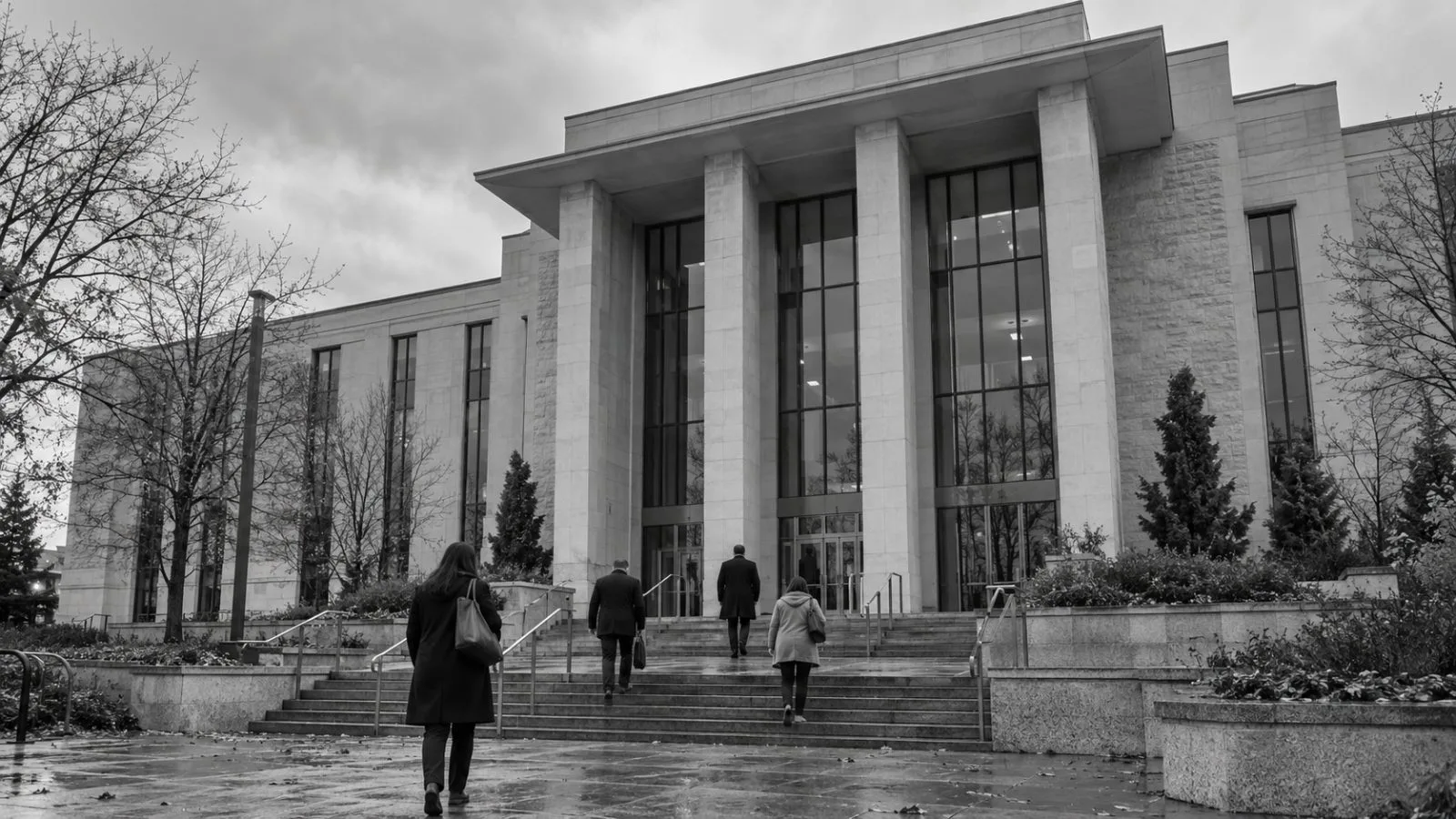 The Newmarket courthouse stands beneath gray skies in Ontario, Canada. (AI-generated image / EconoTimes)