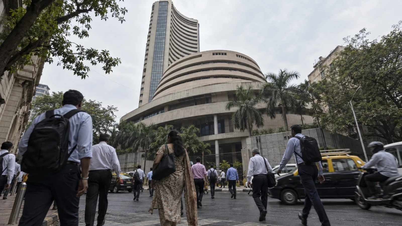 Pedestrians pass the Bombay Stock Exchange building on Dalal Street in Mumbai, India. (AI-generated image / EconoTimes)
