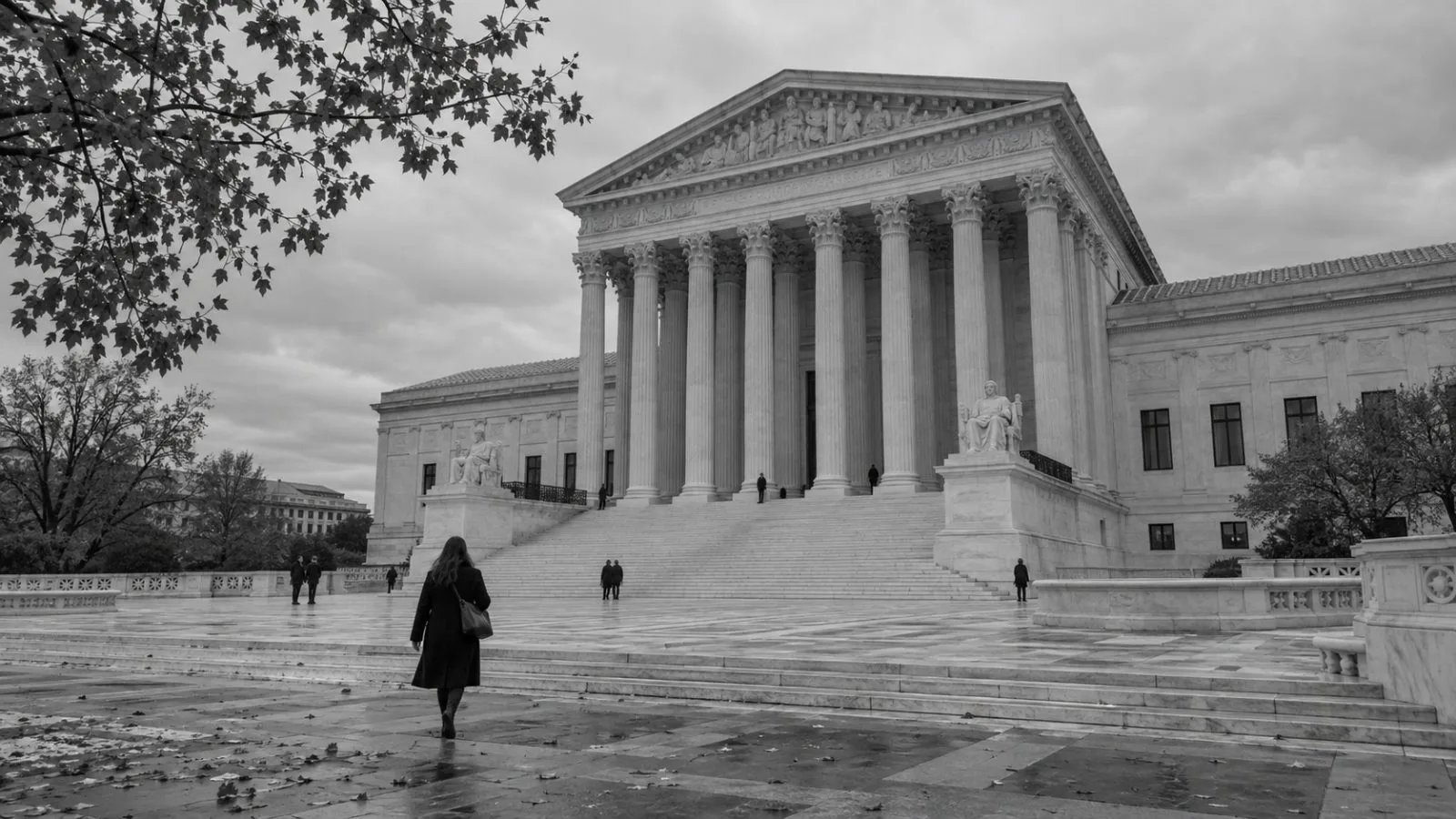 A passerby crosses the plaza outside the U.S. Supreme Court in Washington, D.C. (AI-generated image / EconoTimes)