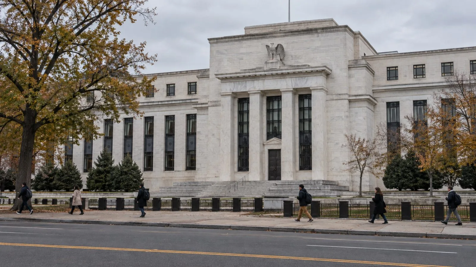Pedestrians pass the Marriner S. Eccles Federal Reserve Building in Washington, D.C. (AI-generated image / EconoTimes)