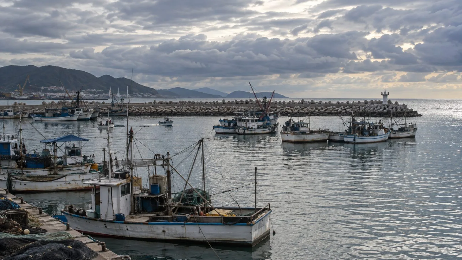 Clouds gather over Manzanillo’s Pacific harbor on Mexico’s western coast (AI-generated image / EconoTimes)