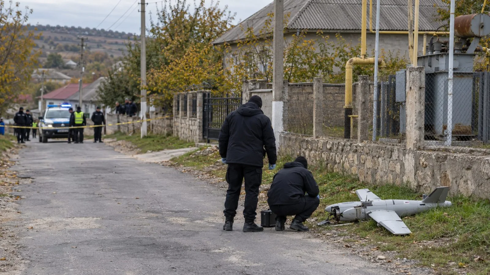 Police secure a rural lane near homes in Chiștelnița, Moldova, after a reported drone incursion (AI-generated image / EconoTimes)