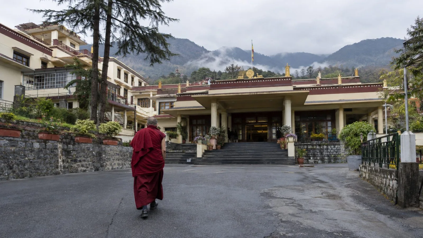 A Buddhist monk walks toward the Central Tibetan Administration headquarters in Dharamshala, India. (AI-generated image / EconoTimes)