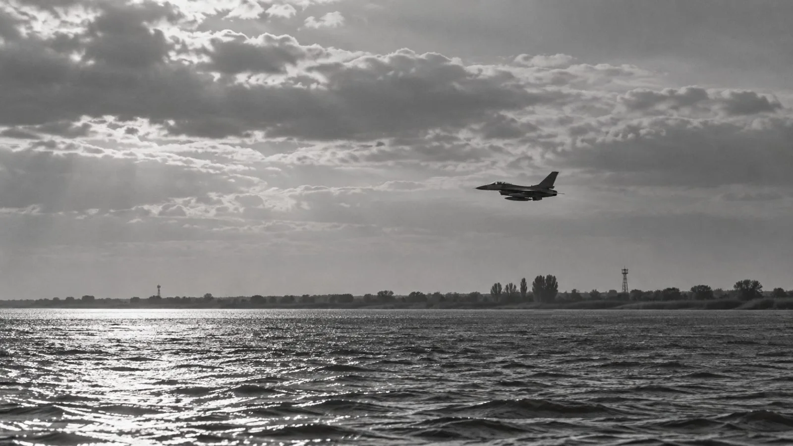 An F-16 flies above the Black Sea near Sulina, Romania. / EconoTimes.ai