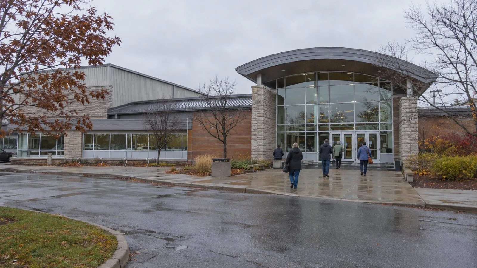 The Town Park Recreation Centre stands on McCaul Street in Port Hope, Ontario. (AI-generated image / EconoTimes)