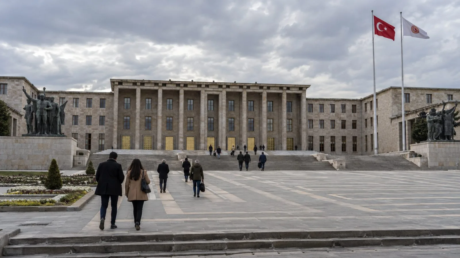 Visitors walk outside Parliament in Ankara under overcast afternoon skies. (AI-generated image / EconoTimes)