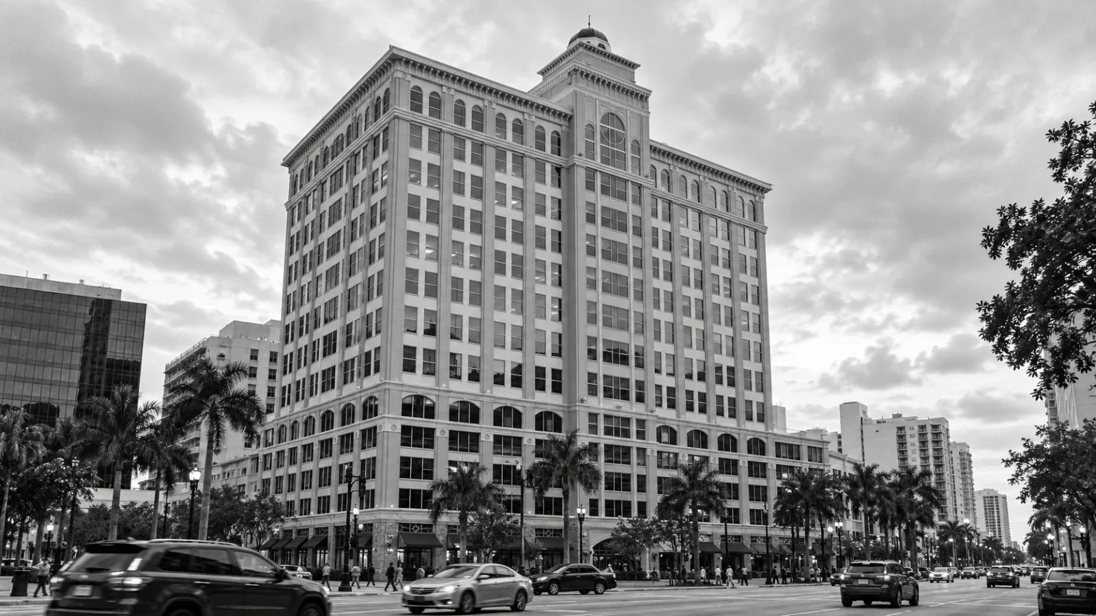 An office tower housing AutoNation’s headquarters stands in downtown Fort Lauderdale, Florida. / EconoTimes.ai