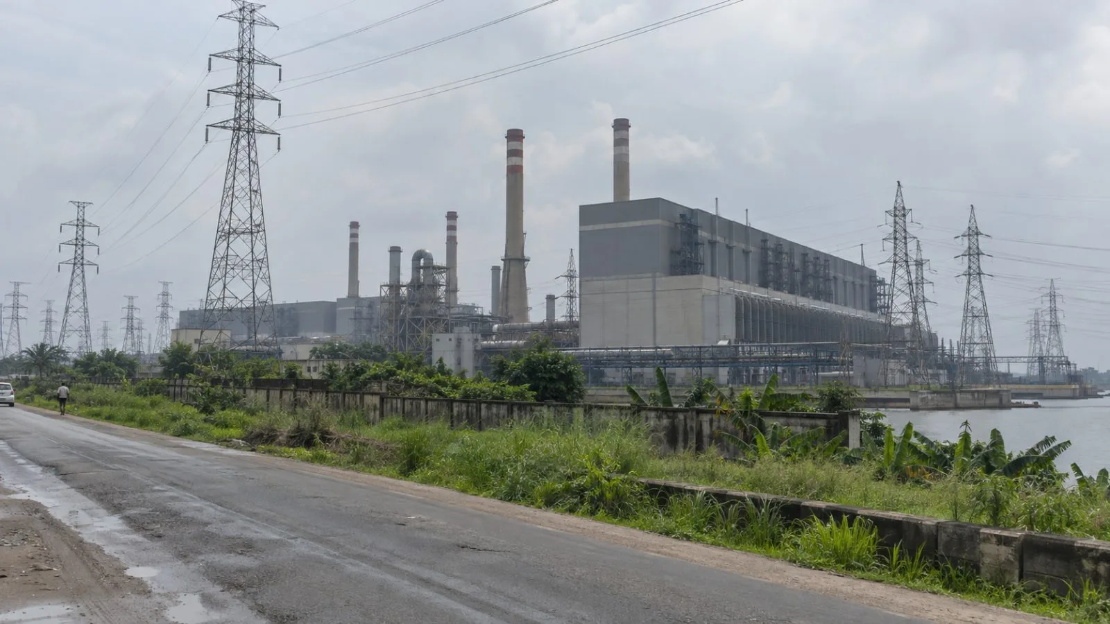 Transmission pylons stand beside Egbin power station in Ijede, Lagos, Nigeria. (AI-generated image / EconoTimes)