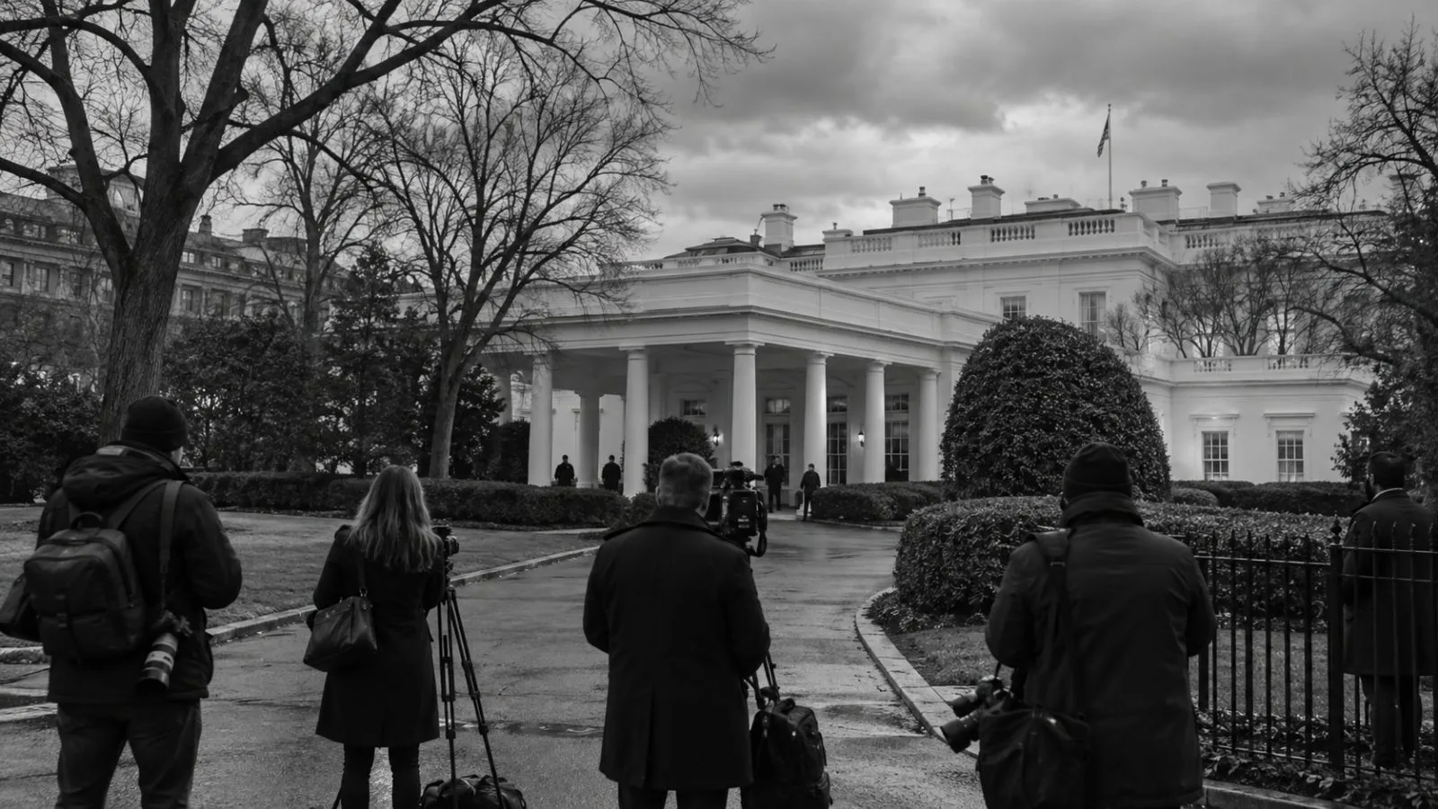 Journalists gather outside the White House West Wing in Washington, D.C. (AI-generated image / EconoTimes)