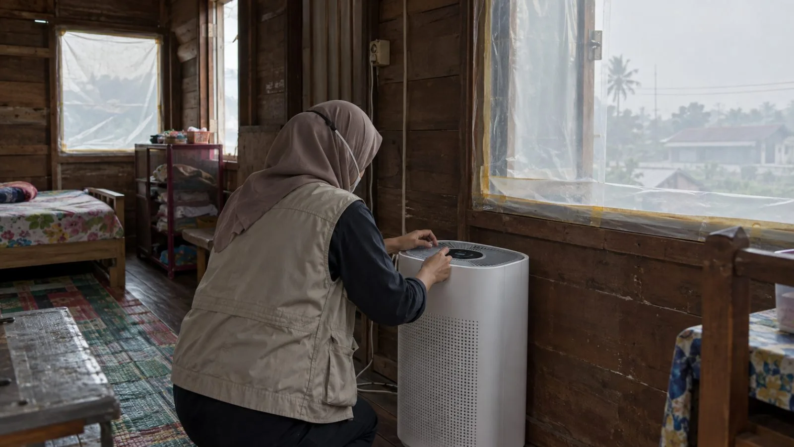 A volunteer checks an air purifier inside a haze shelter in Palangka Raya, Indonesia. (AI-generated image / EconoTimes)