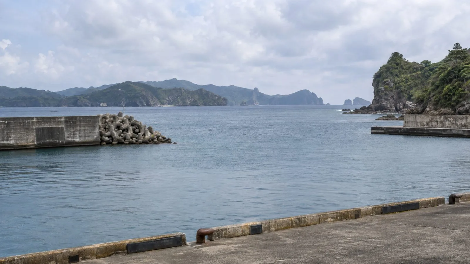 The harbor opens onto the Pacific at Futami Port on Chichijima, Ogasawara Islands, Japan. (AI-generated image / EconoTimes)