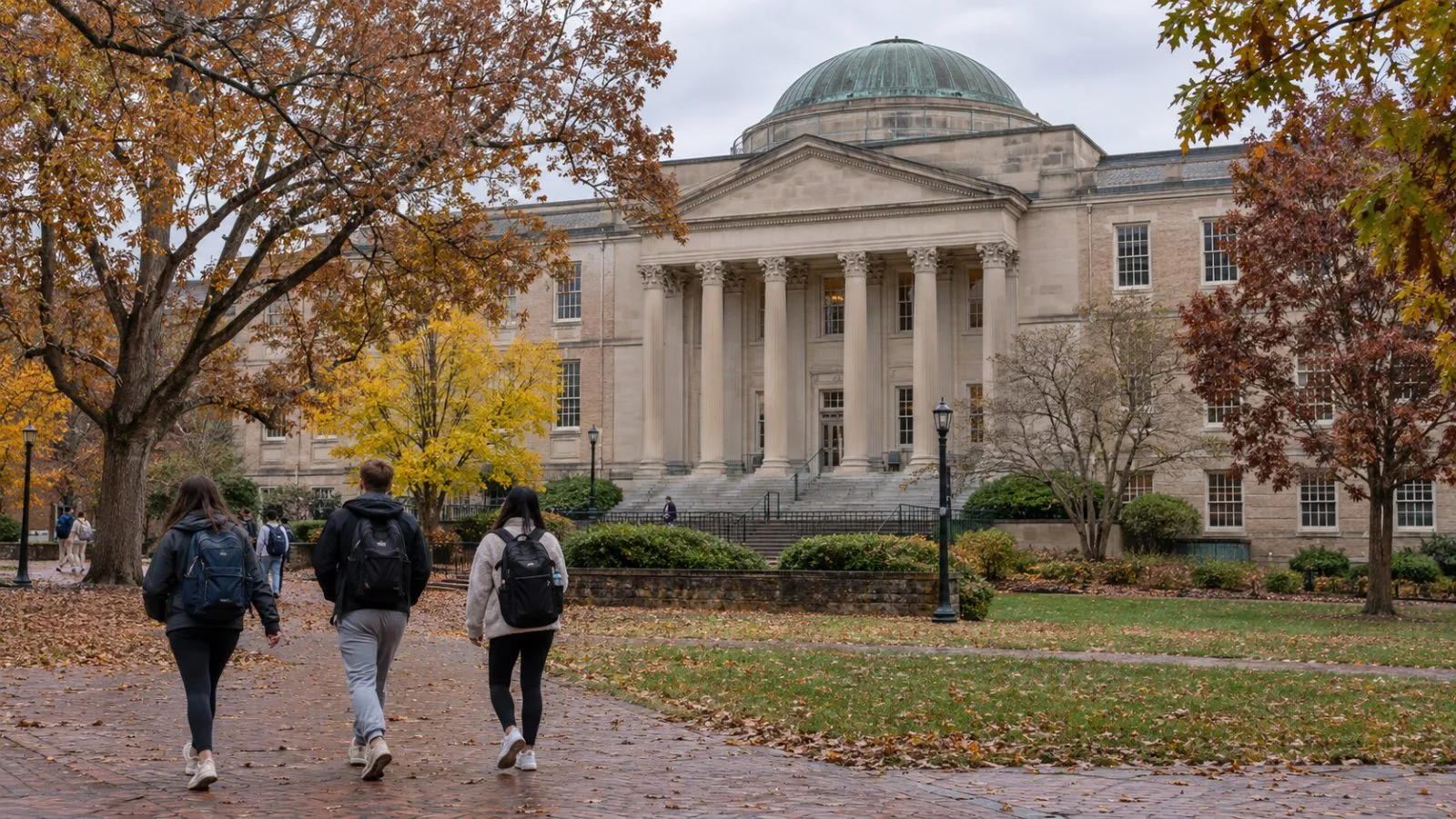 Students walk past South Building at the University of North Carolina at Chapel Hill. / EconoTimes.ai