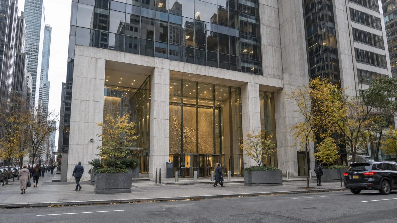 Pedestrians pass an office tower on Third Avenue in Midtown Manhattan. (AI-generated image / EconoTimes)