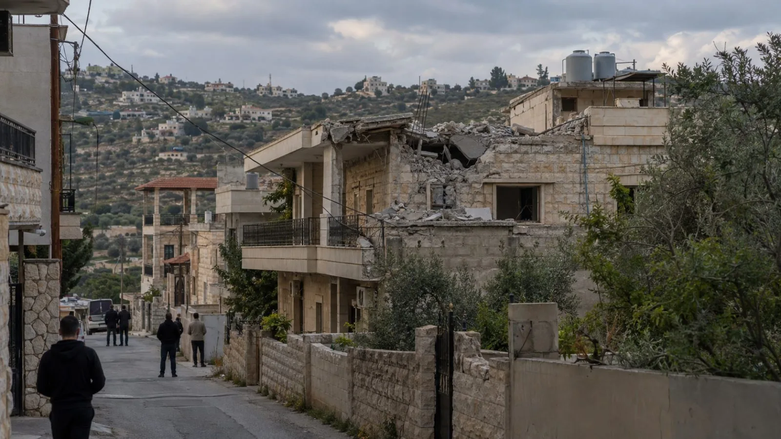 A residential building stands in Mayfadoun’s al-Rajm neighborhood in southern Lebanon. (AI-generated image / EconoTimes)
