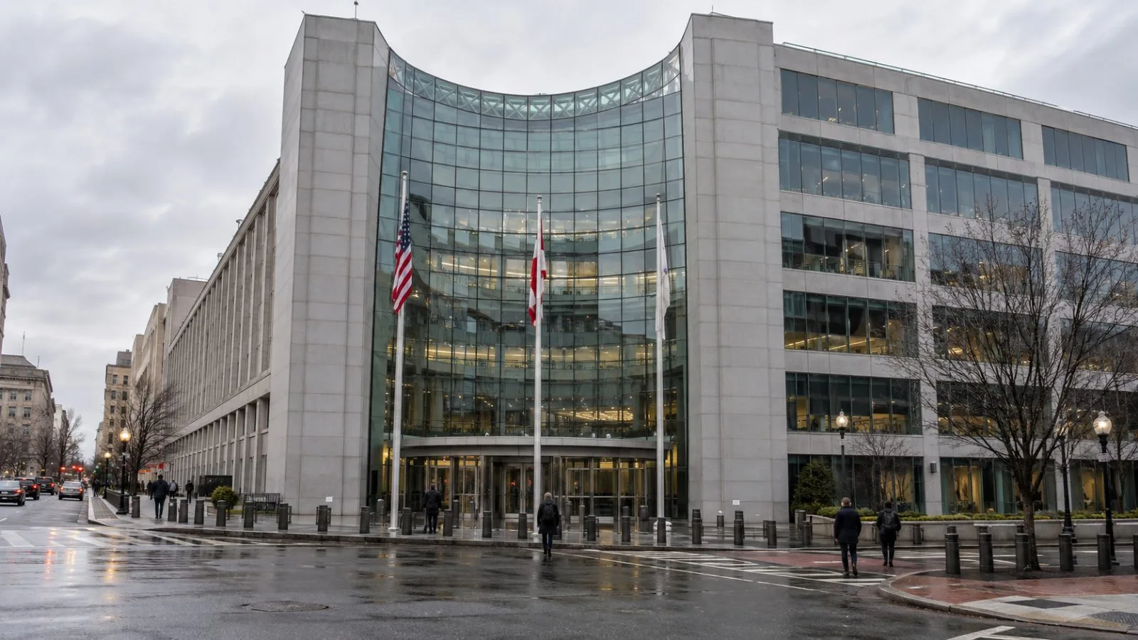Pedestrians pass the SEC headquarters in Washington under overcast afternoon light. (AI-generated image / EconoTimes)