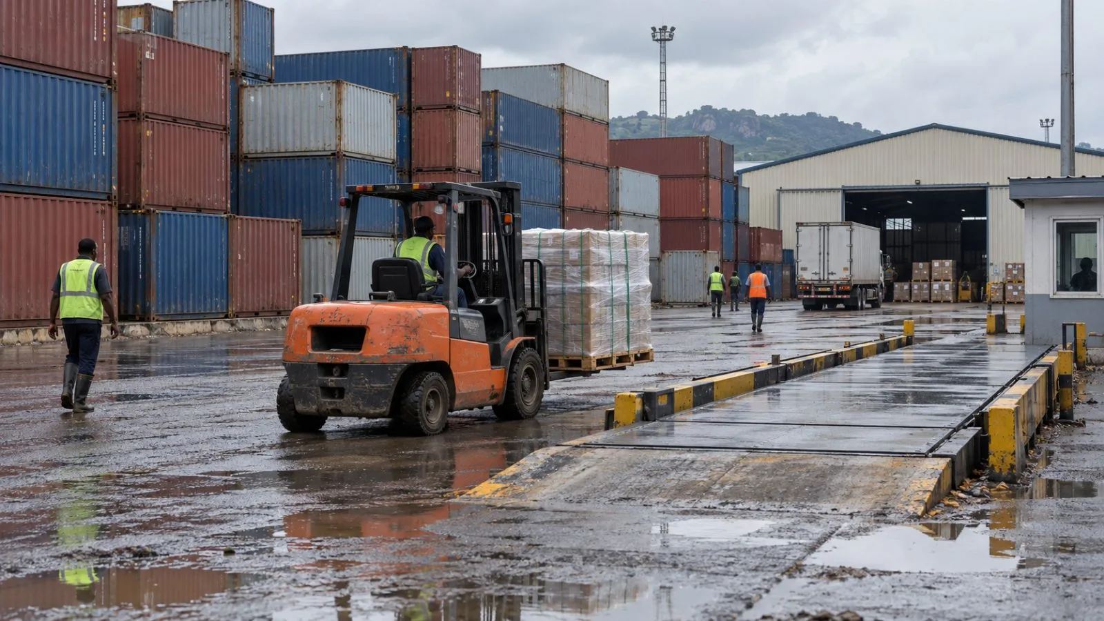 Shipping containers line a bonded warehouse yard in Kuje, near Abuja, Nigeria. (AI-generated image / EconoTimes)