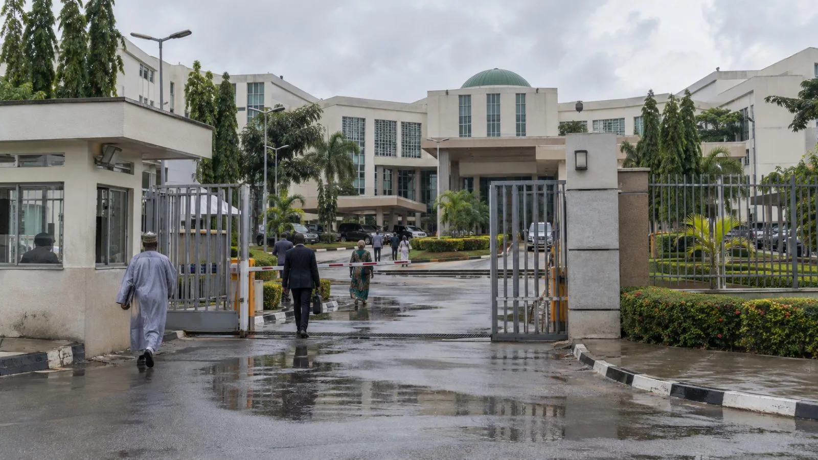 Staff members enter Nigeria’s Federal Ministry of Health and Social Welfare in Abuja. (AI-generated image / EconoTimes)