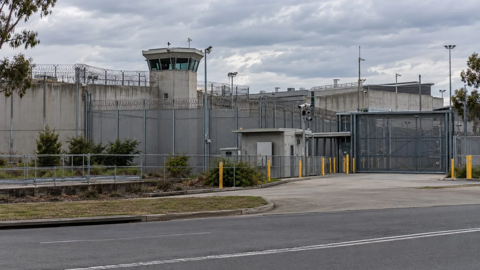 The secure vehicle entrance and perimeter fence at Silverwater Correctional Facility in Sydney, Australia. (AI-generated image / EconoTimes)
