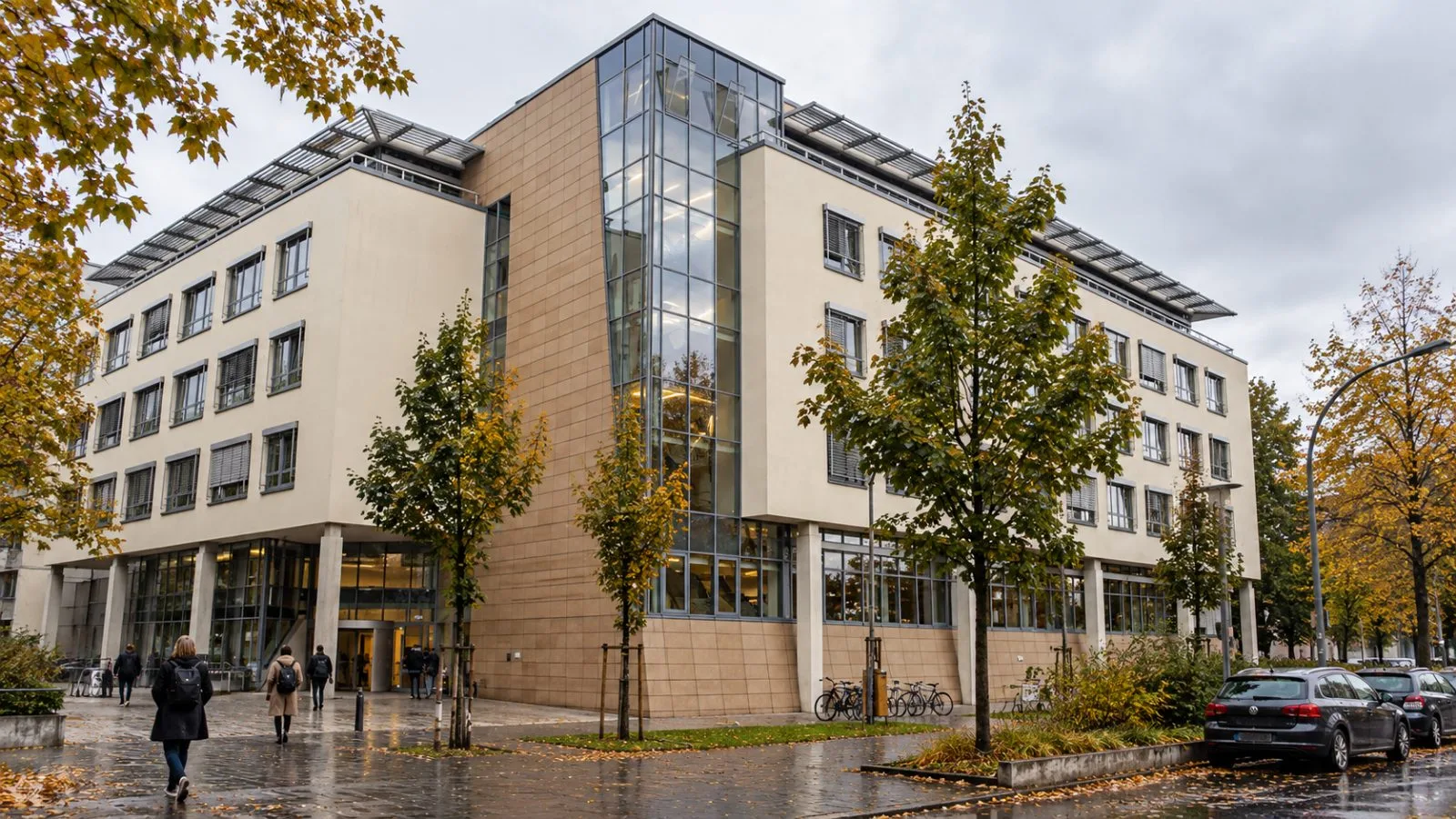Pedestrians pass the ZEW research institute in central Mannheim, Germany. / EconoTimes.ai