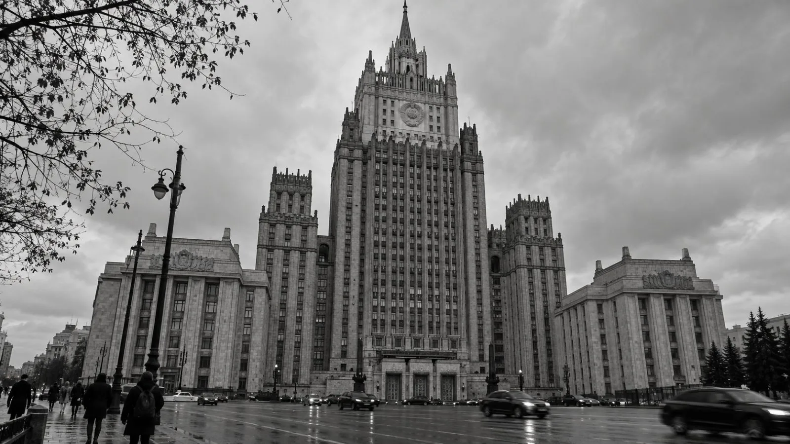 Pedestrians pass the Russian Foreign Ministry building in Moscow under overcast skies. (AI-generated image / EconoTimes)