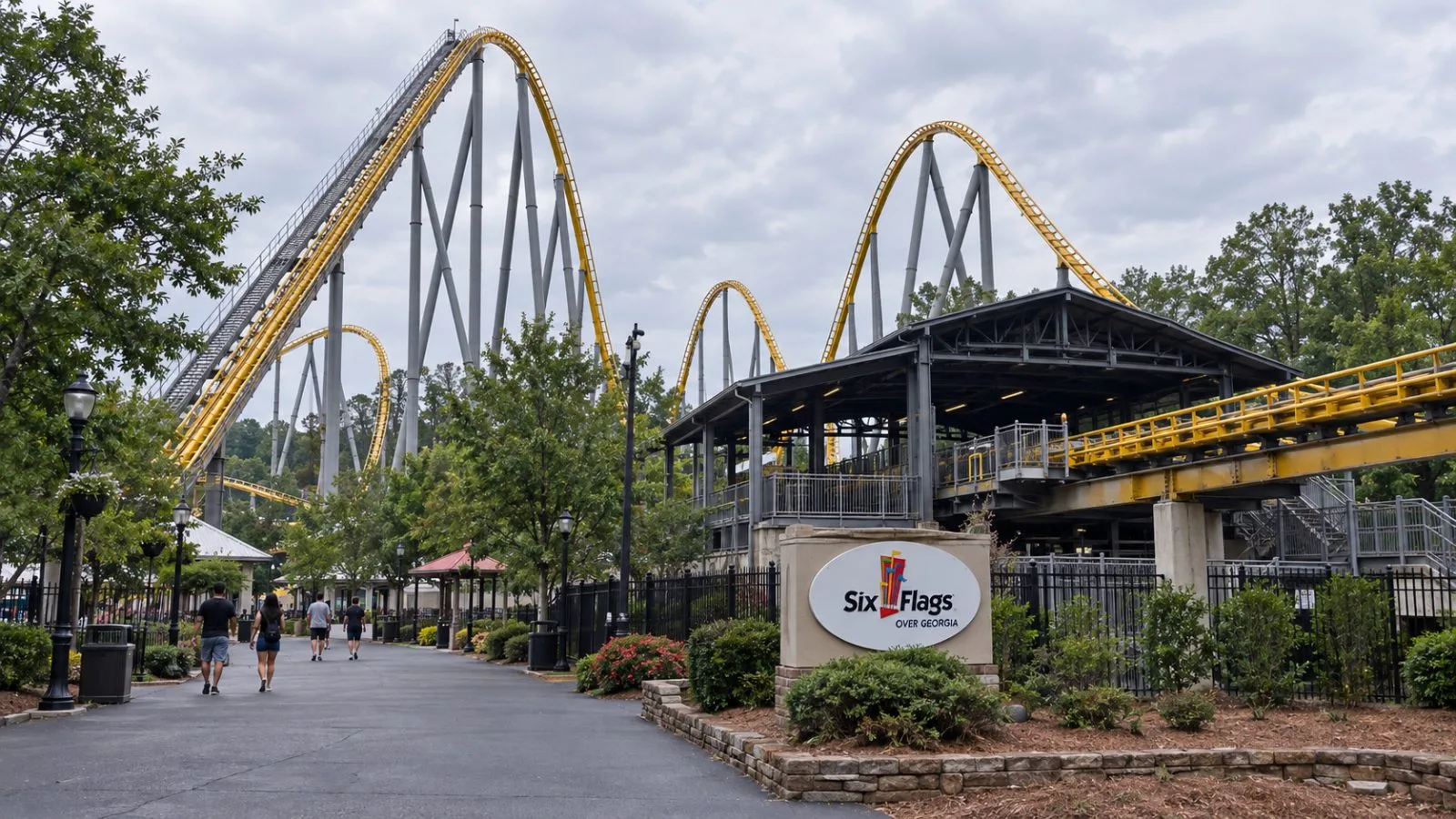 Goliath stands idle above its empty station at Six Flags Over Georgia in Austell, Georgia / EconoTimes.ai
