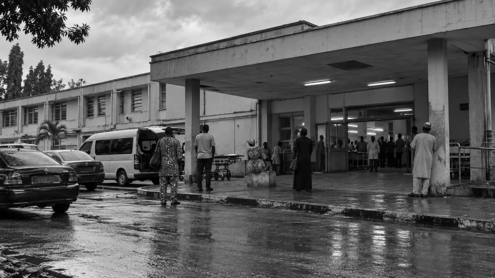 People wait outside a hospital emergency entrance in Ibadan, Nigeria. (AI-generated image / EconoTimes)