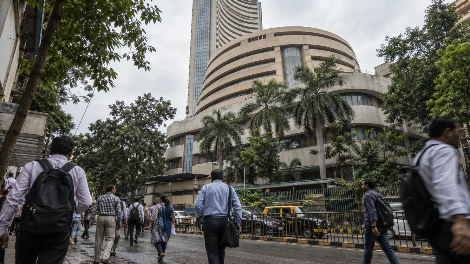 Commuters pass the Bombay Stock Exchange on Dalal Street in Mumbai, India. (AI-generated image / EconoTimes)