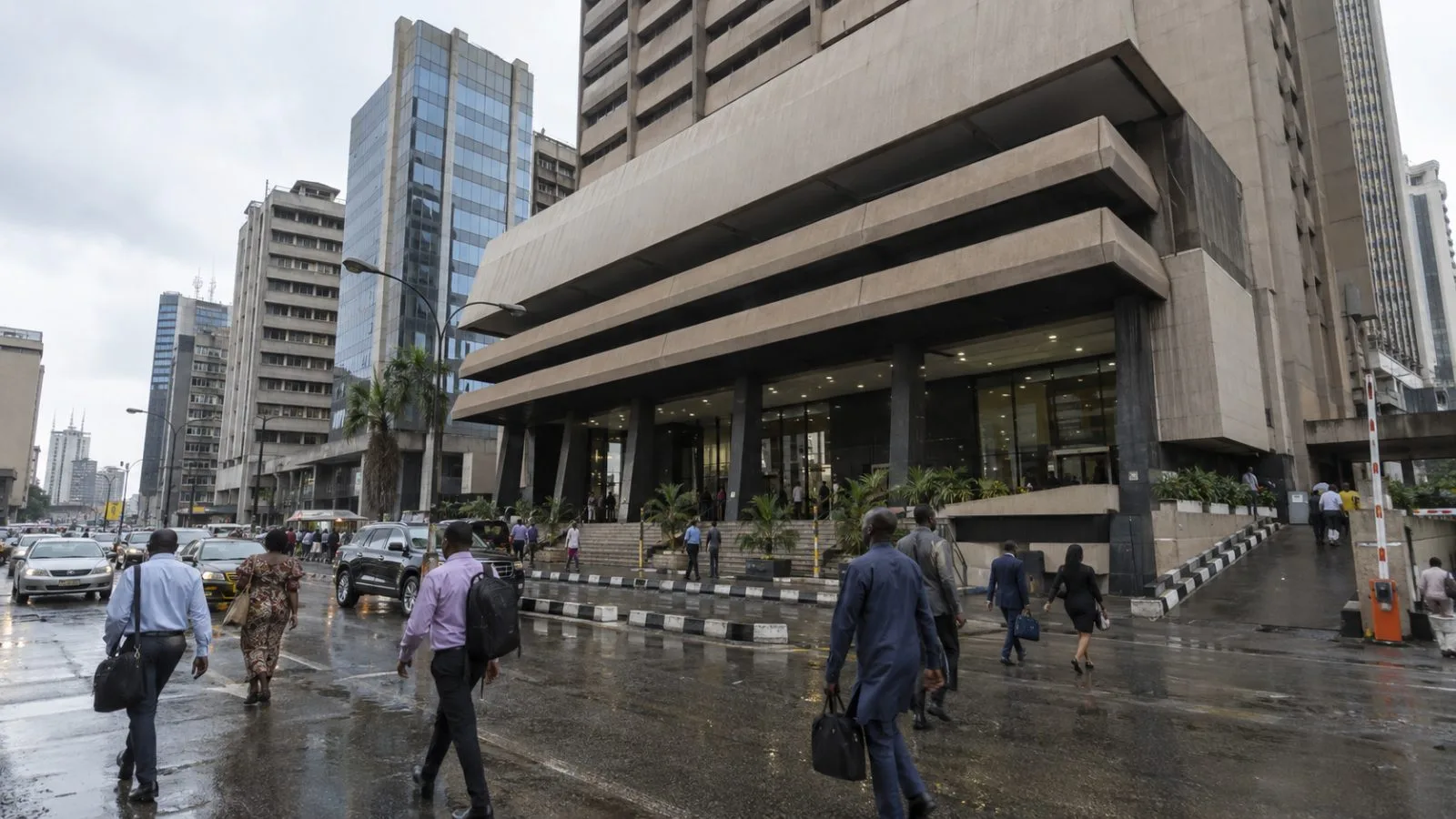 Pedestrians cross Customs Street beside the Nigerian Exchange building in Lagos, Nigeria. (AI-generated image / EconoTimes)