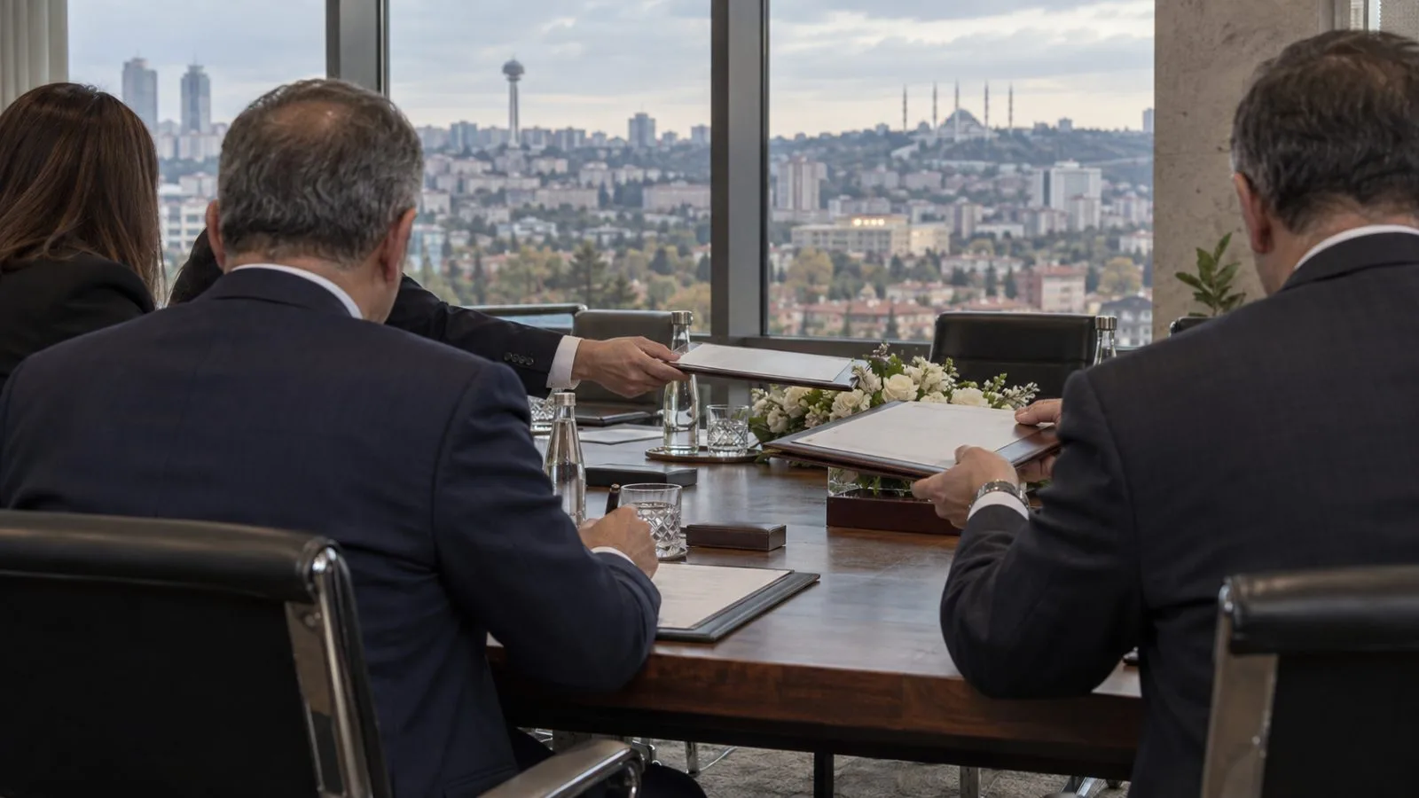 Officials sign bilateral trade documents during talks in Ankara, Türkiye. (AI-generated image / EconoTimes)