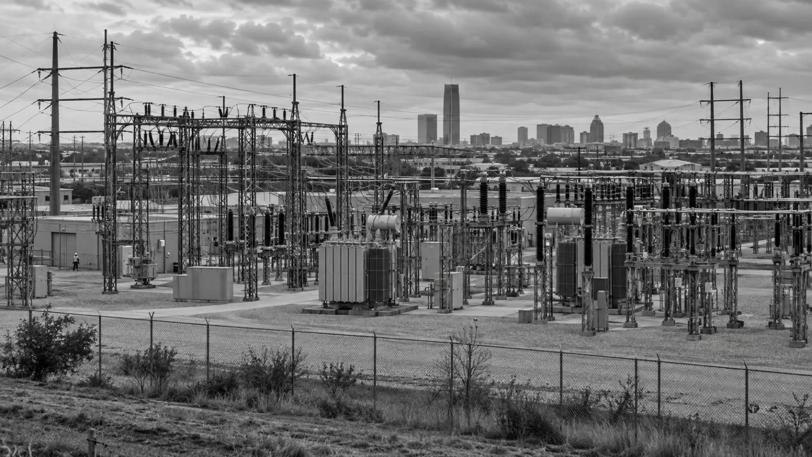 Power lines and transformers stand at an electrical substation in Oklahoma City. (AI-generated image / EconoTimes)
