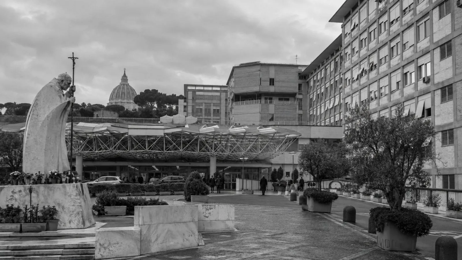 The entrance to Gemelli Hospital stands in Rome under soft autumn daylight (AI-generated image / EconoTimes)