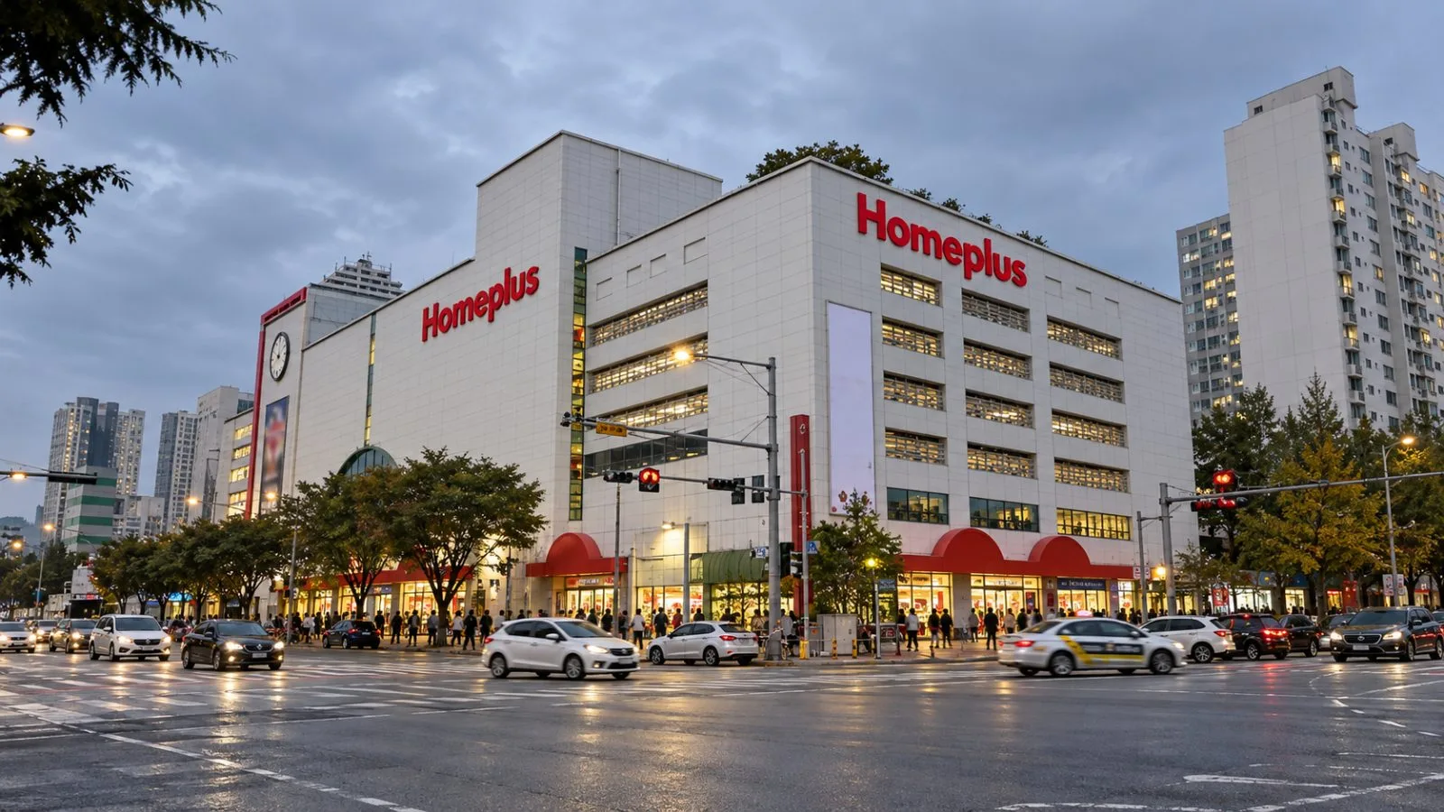 Shoppers enter a supermarket complex in Goyang, South Korea, on an overcast evening. / EconoTimes.ai