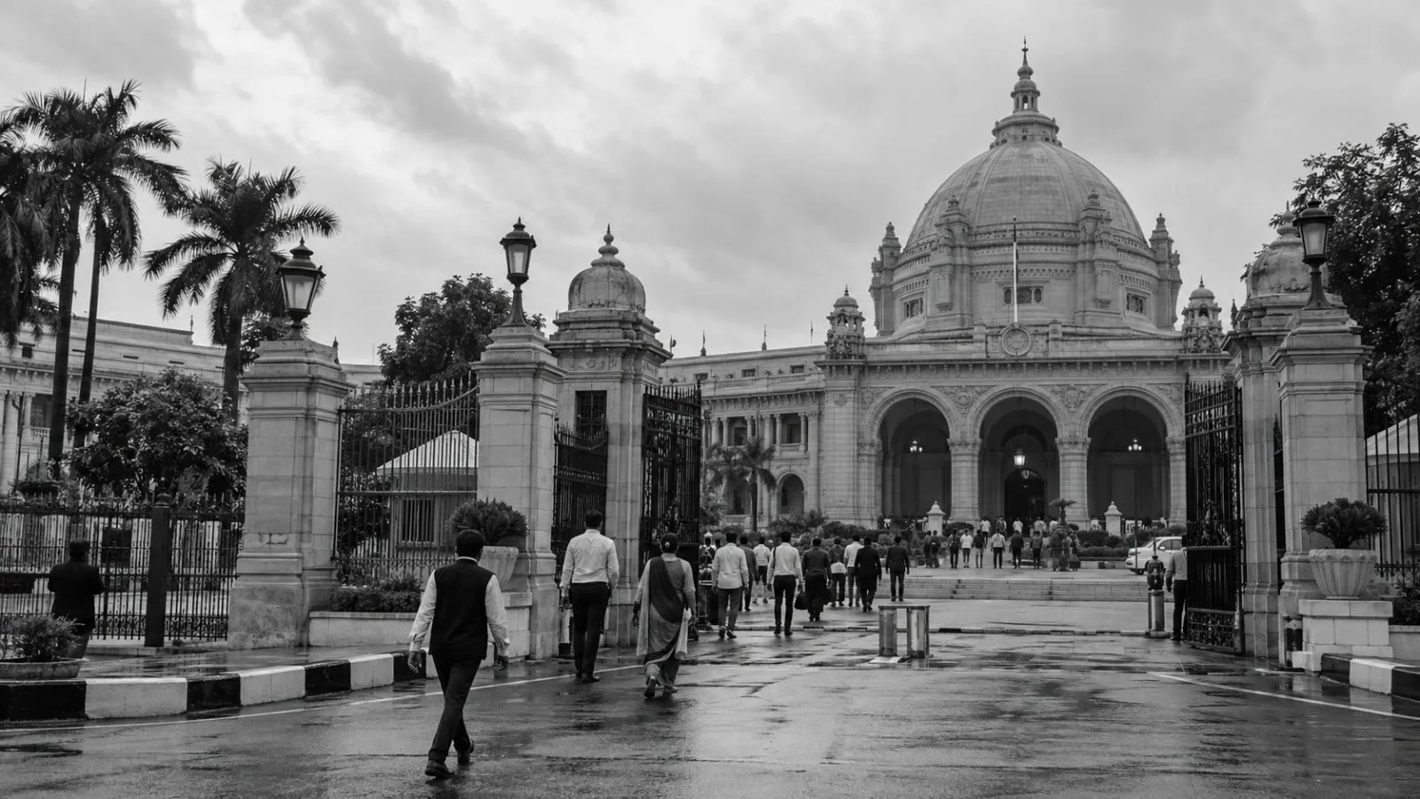 Visitors enter the Uttar Pradesh Secretariat in Lucknow, India, on a cloudy morning. (AI-generated image / EconoTimes)