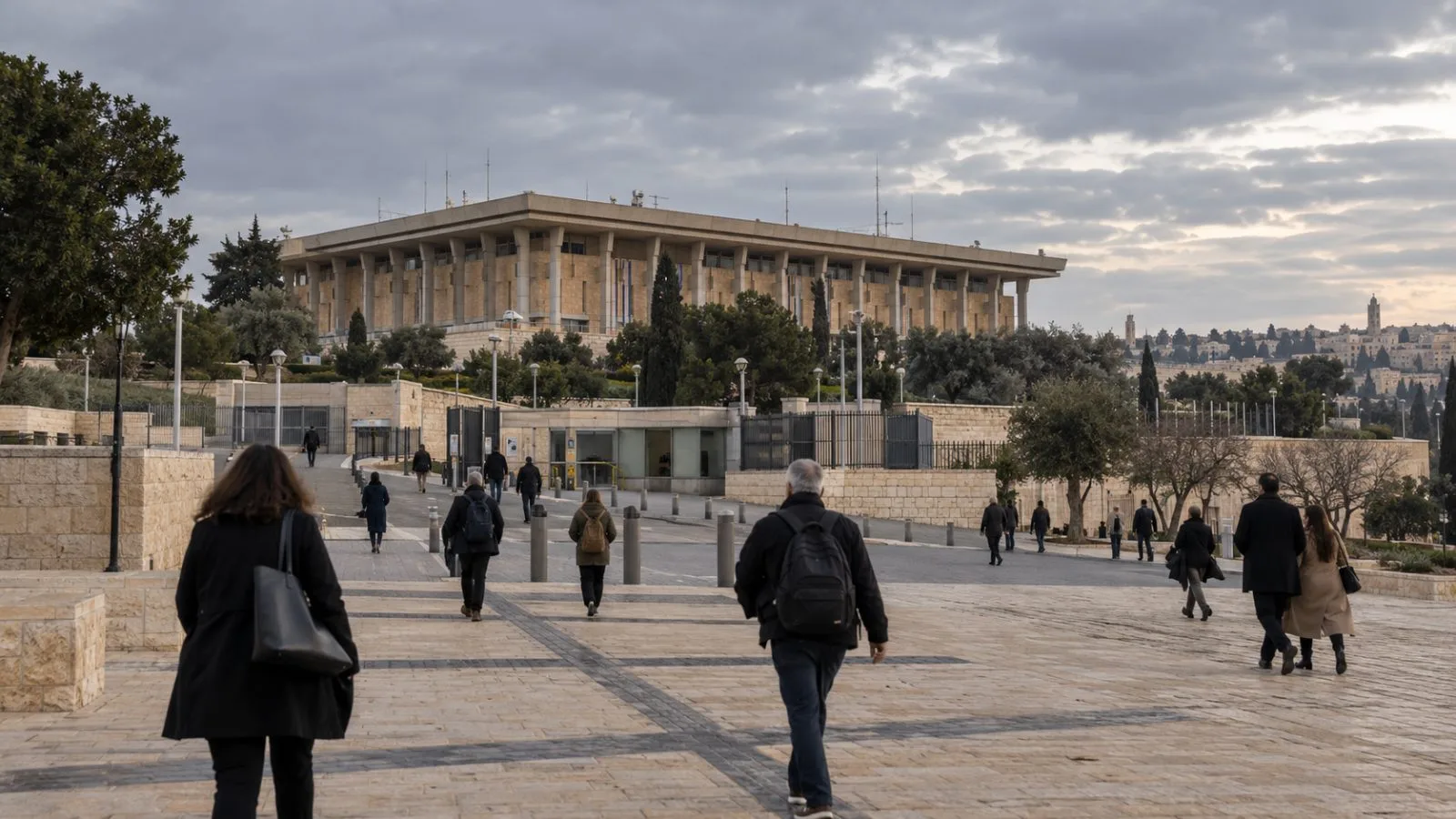 Pedestrians cross the plaza outside the Knesset in Jerusalem during Israel’s election campaign. (AI-generated image / EconoTimes)