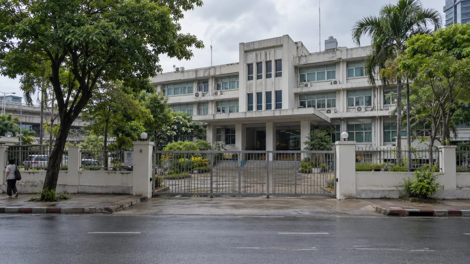 Electricity Generating Authority of Thailand headquarters stands in Bang Kruai, Nonthaburi. / EconoTimes.ai