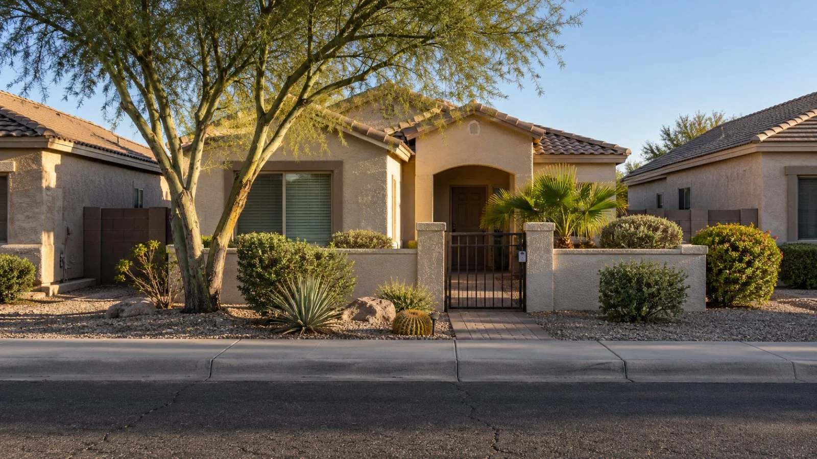 Single-family homes line a residential street in Phoenix, Arizona. (AI-generated image / EconoTimes)