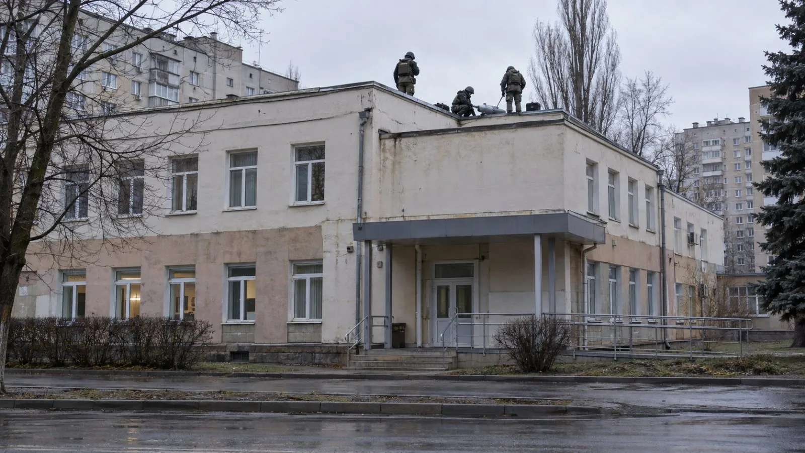 Specialists work near the roof of a clinic on Merkulova Street in Lipetsk, Russia. (AI-generated image / EconoTimes)