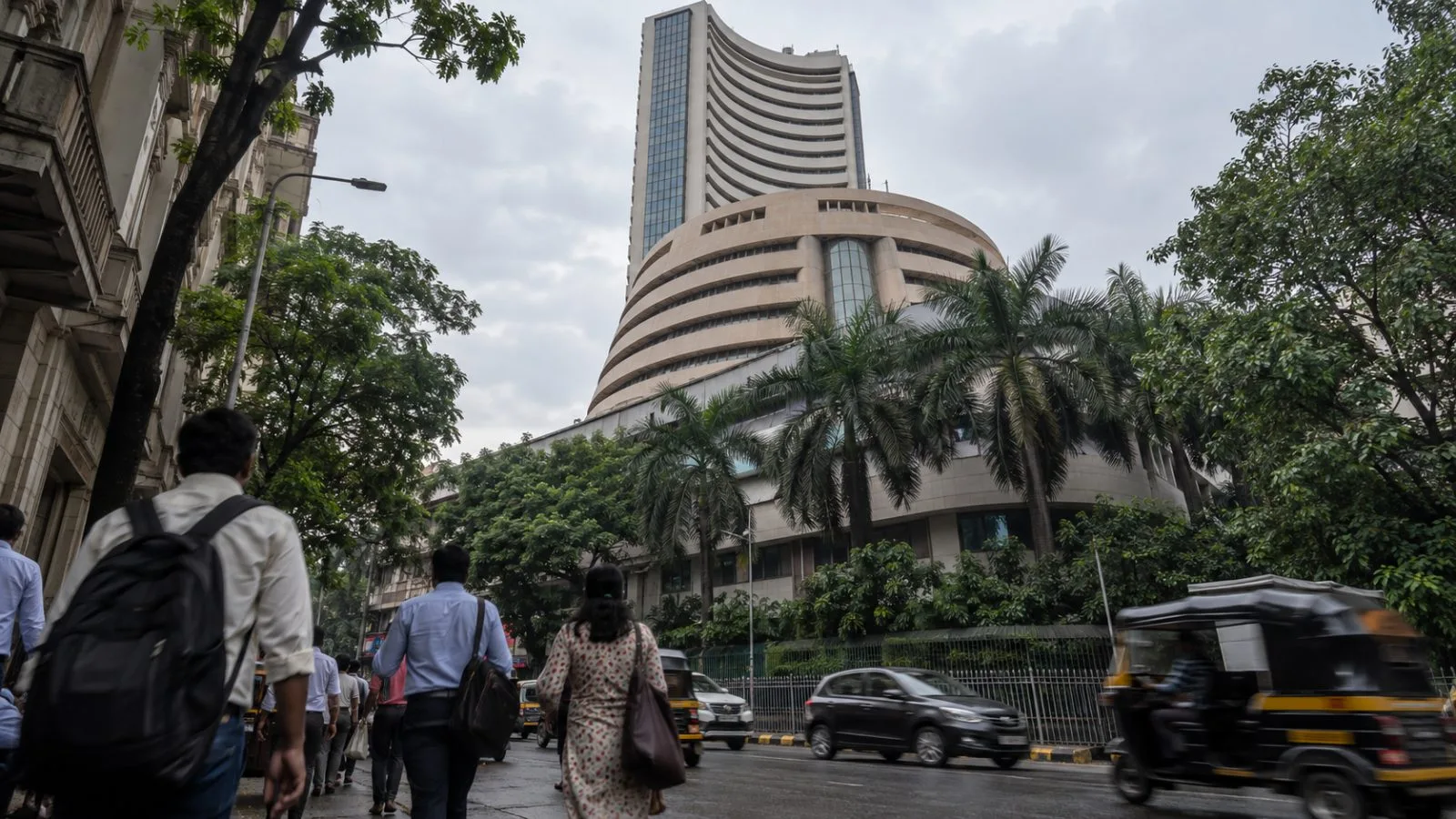 Pedestrians pass the Bombay Stock Exchange building on Dalal Street in Mumbai, India. (AI-generated image / EconoTimes)