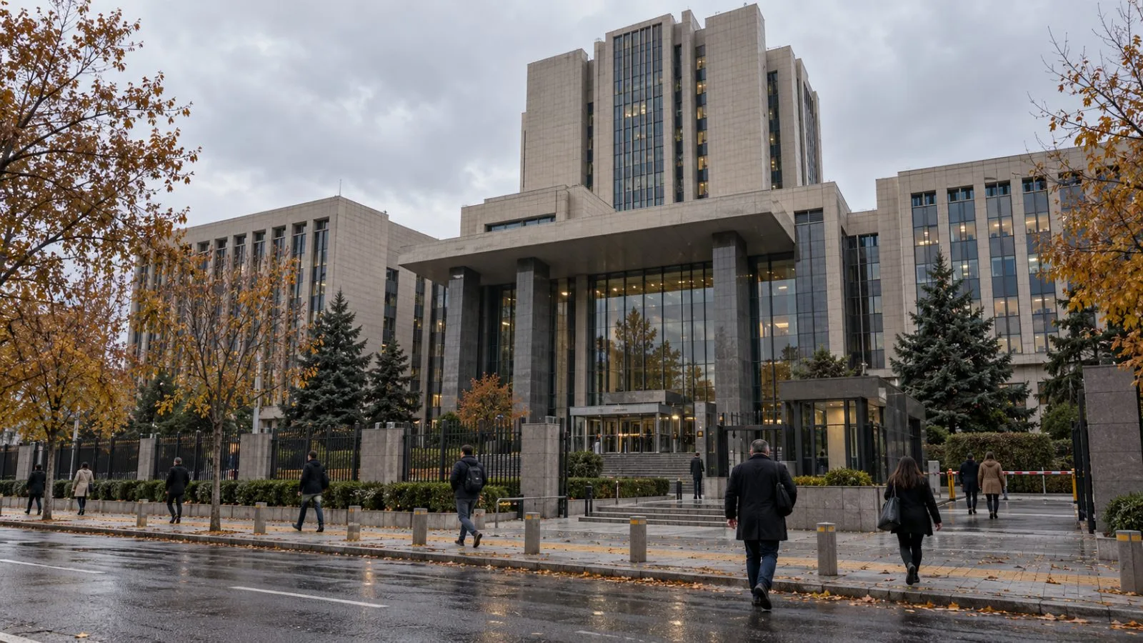 Pedestrians pass the central bank building in Ankara, Türkiye, on an overcast morning. / EconoTimes.ai