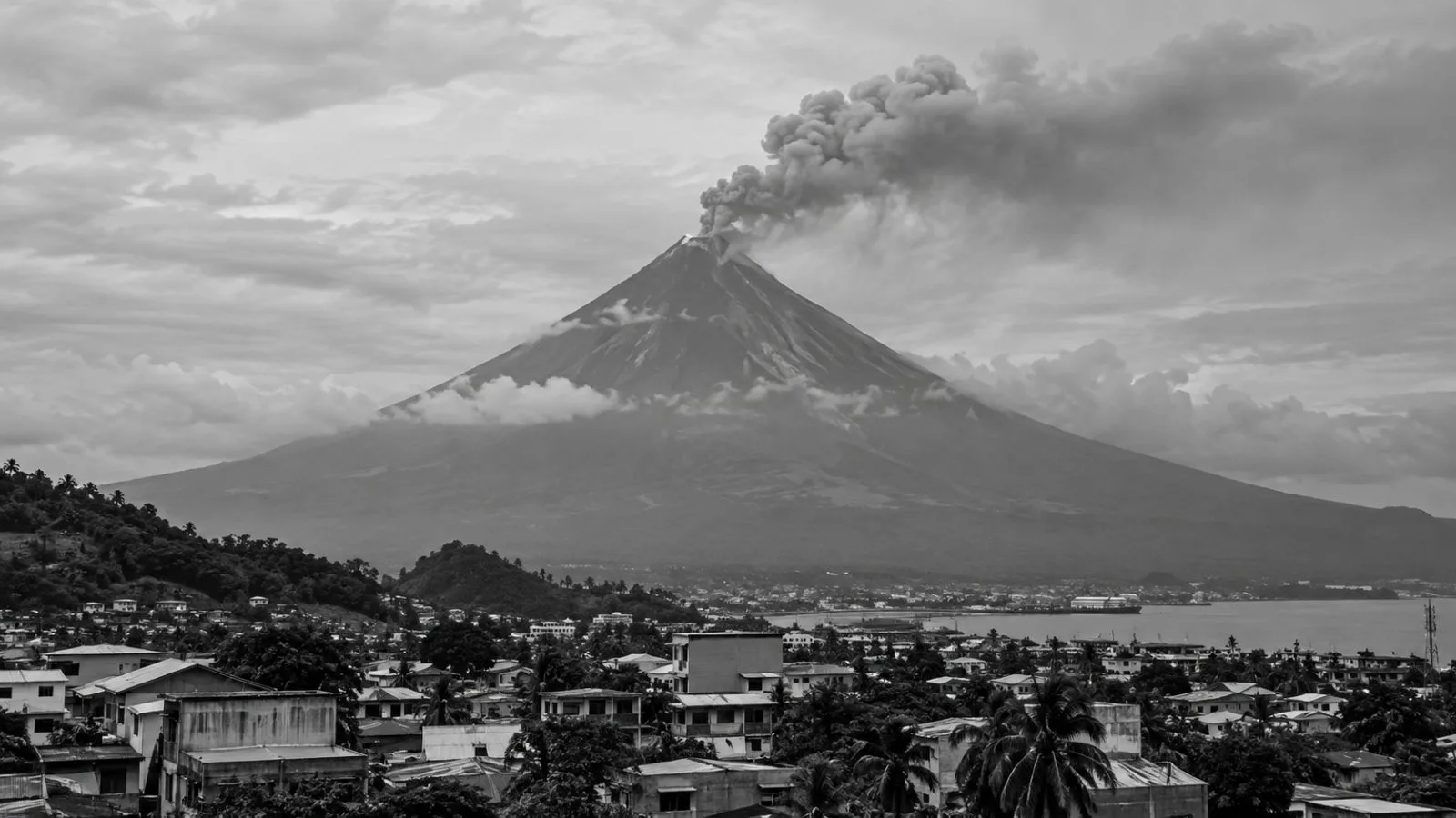 A plume rises over Mayon Volcano near Legazpi City in Albay, Philippines (AI-generated image / EconoTimes)